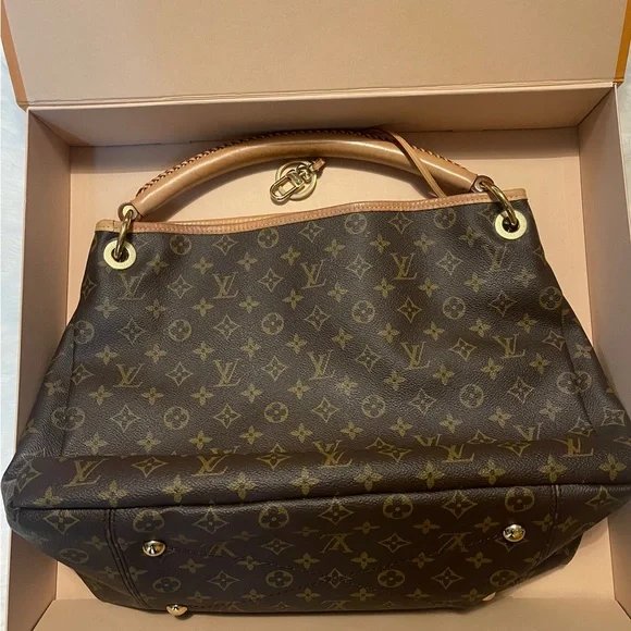 Woman’s Bag - Picture 11 of 15